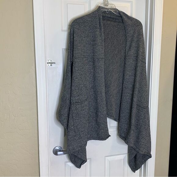Lululemon Black Live Freely Scarf Shawl Cardigan Gray Wrap OS - Picture 4 of 10